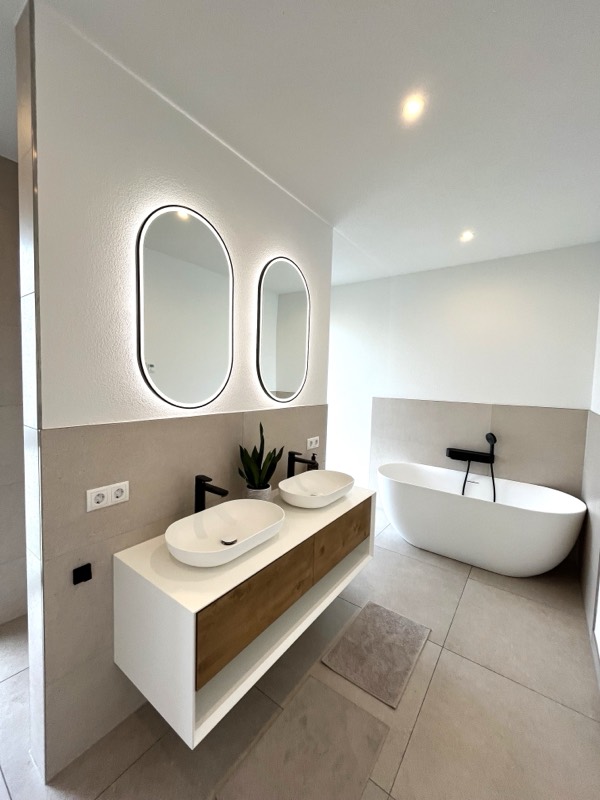 Badezimmer im Doppelhaus in Helmenzen