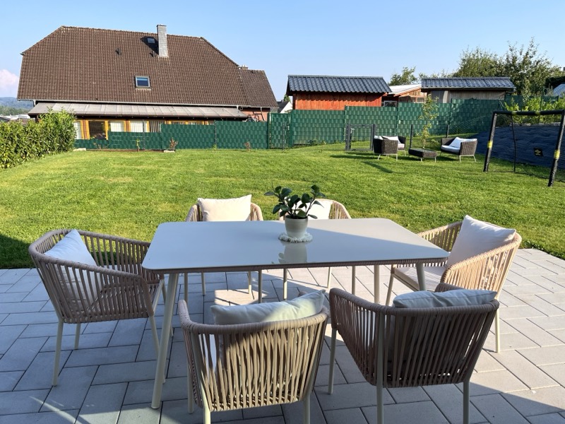Terrasse und Garten, Doppelhaus in Helmenzen