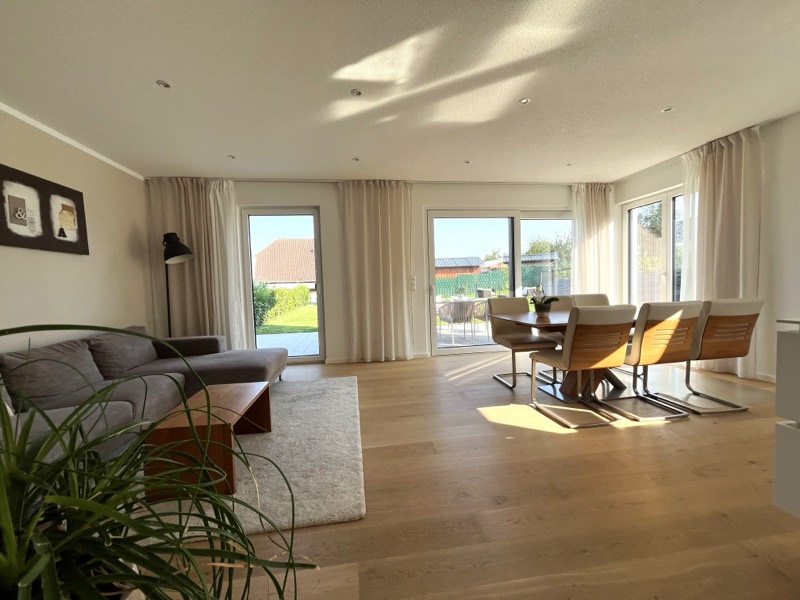 Wohnraum im Doppelhaus in Helmenzen