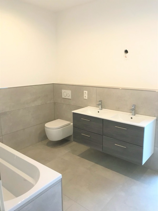 Badezimmer im Doppelhaus in Pleckhausen